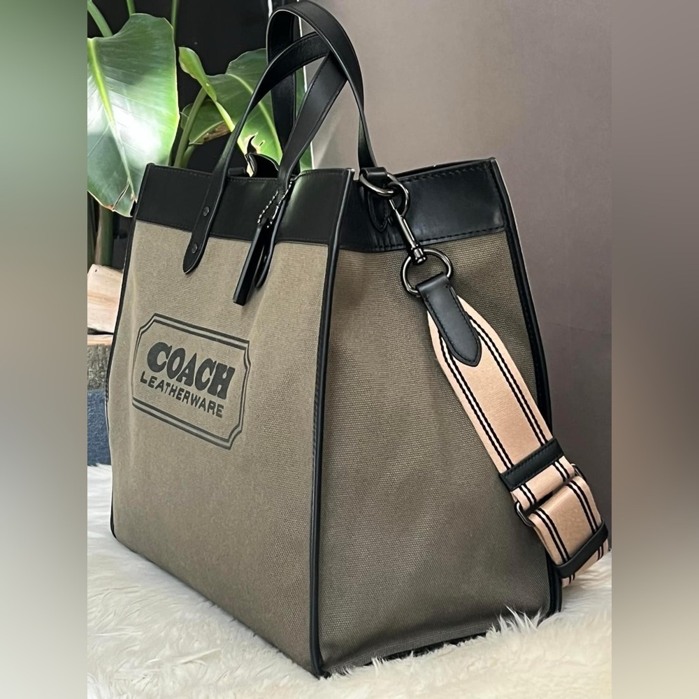 C8457 - Coach Field Tote 40 in Organic Cotton Canvas with Coach Badge - Picture 3 of 11